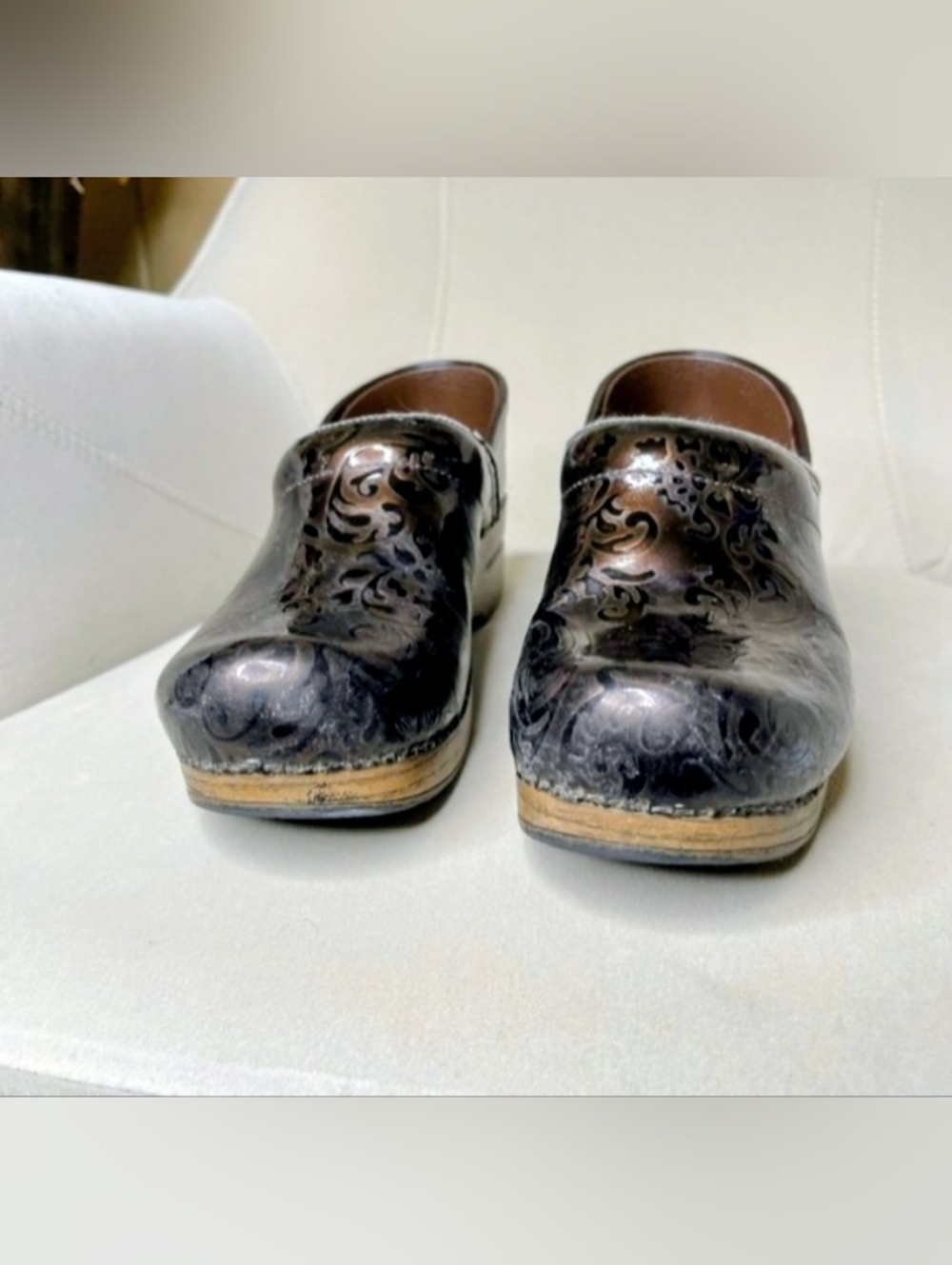 Dansko Filigree Floral Brown Leather Patent Comfort Clog Shoes Sz 38 US 7.5-8